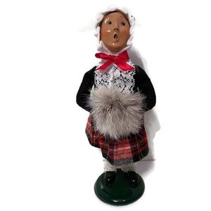BYERS’ CHOICE CAROLER LADY WOMAN VINTAGE 1992 FUR MUFF HOME HOLIDAY DECOR 9.75”